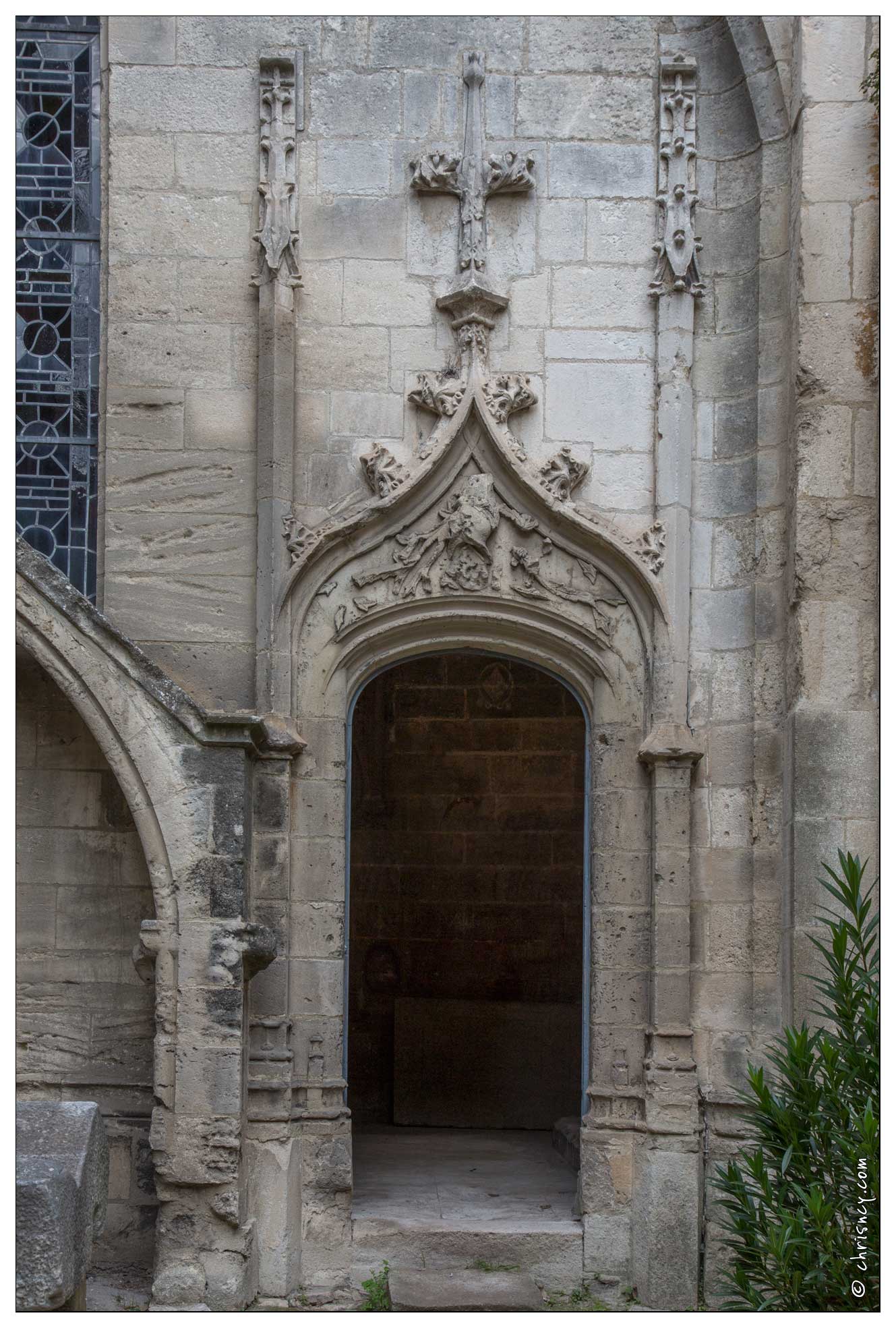 20160122-26_6596-Arles_Les_Alyscamps_Eglise_St_Honorat.jpg