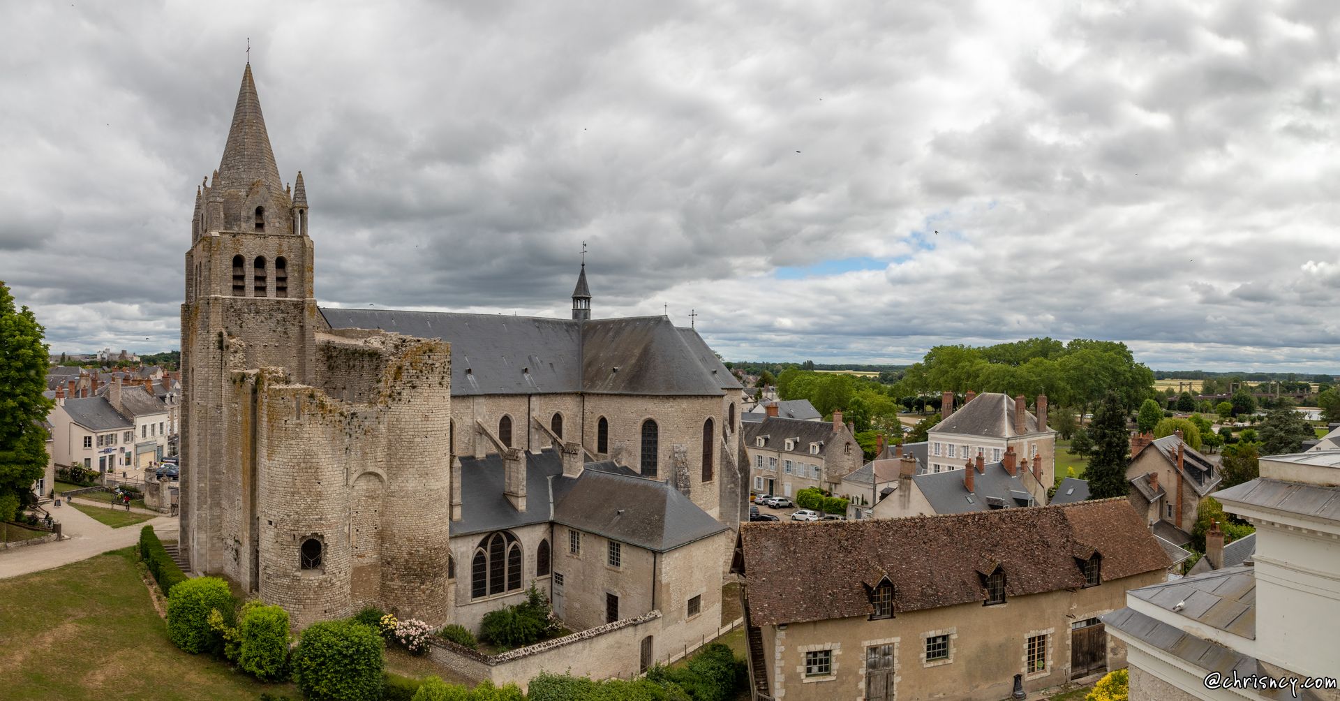 20220526-02_2498-Meung_sur_Loire_Collegiale_vue_depuis_le_chateau_Pano.jpg