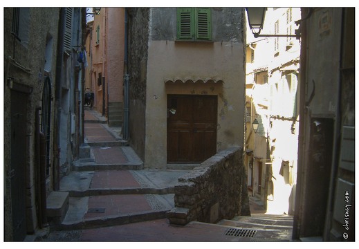 20030925-1558-Menton le port et la vieille ville