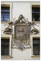 20070917-41 3015-Prague rue nerudova bas relief en facade 