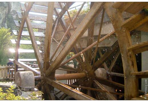 20020823-0603-Fontaine de Vaucluse Papeterie Vallis Clausa