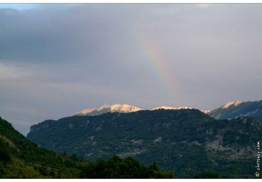 20020825-0644-Vallee du Jabron et signal de Lure