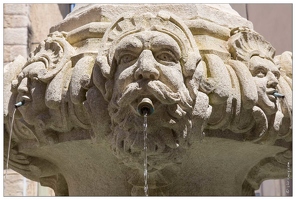 20160612-60 9797-Luberon Pernes les Fontaines fontaine du gigot