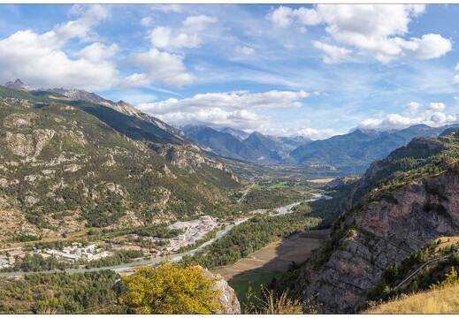 20190925-04 9662-Route de Fressinieres Vue vers Guillestre Mont Dauphin Pano