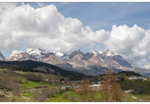 20220502-25 1300-Col de Rioupes Chaine de l'Obiou Pano