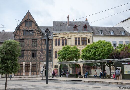 20220524-002 2220-Orleans Maison de Jeanne d Arc Place de Gaulle