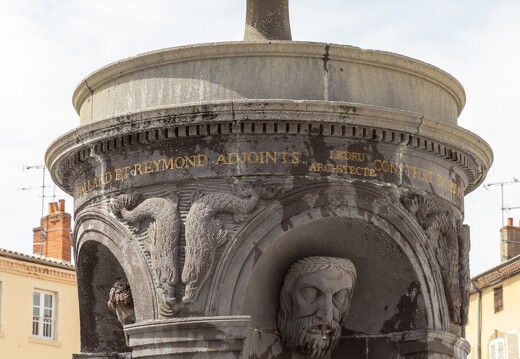 20240608-07 2609-Issoire Place de la republique