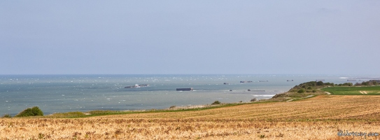 20250409-44 8224-Longues sur Mer vue sur le port artificiel Arromanches