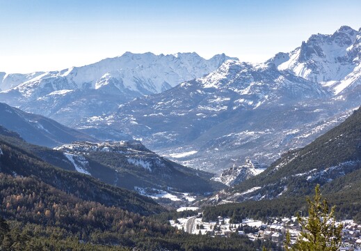 20251129-08 2076-Col de Montgenevre vue sur Briancon