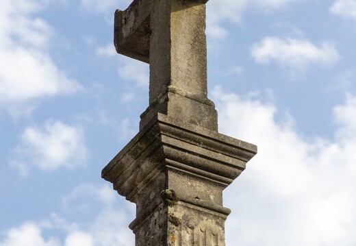 037-2.3-20230825-7803-la bresse croix Parvis de l eglise