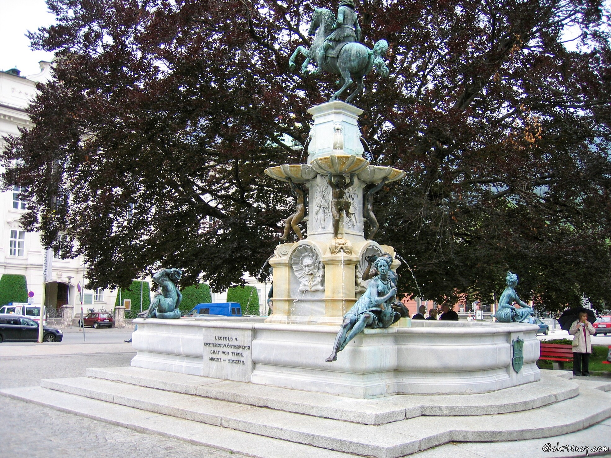 20050606-254_4067-Innsbruck_LeopoldsBrunnen.jpg