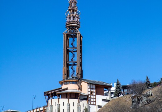 20220405-089-0880-Les Menuires Clocher de l\'espace Maurice Romanet