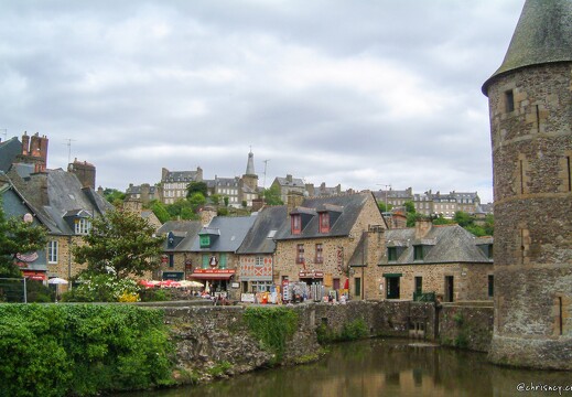 20030511-0115-fougeres