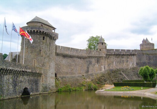 20030511-0117-fougeres