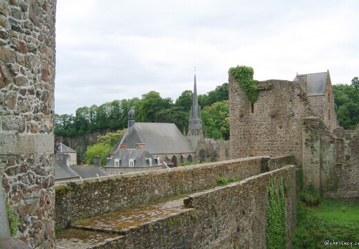 20030511-0119-fougeres