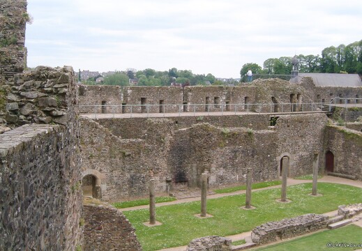 20030511-0123-fougeres