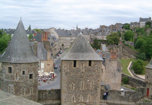 20030511-0126-fougeres