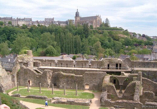 20030511-0127-fougeres