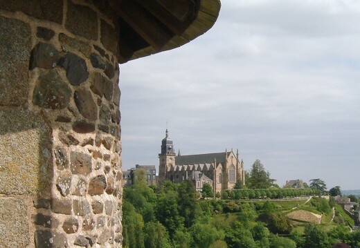 20030511-0133-fougeres