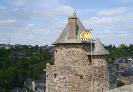 20030511-0137-fougeres