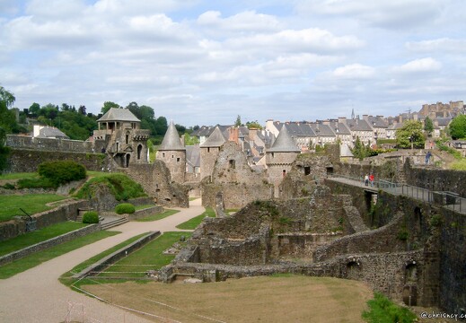20030511-0139-fougeres