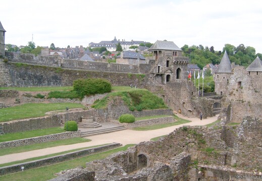 20030511-0141-fougeres
