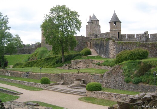 20030511-0143-fougeres
