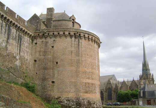 20030511-0145-fougeres