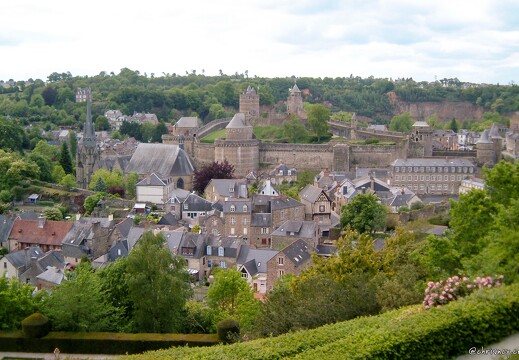 20030511-0150-fougeres