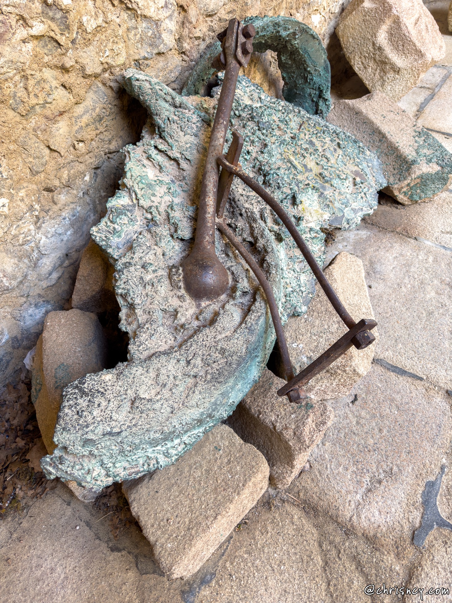 20240426-24_3823-Oradour_sur_glane_la_cloche_fondue.jpg