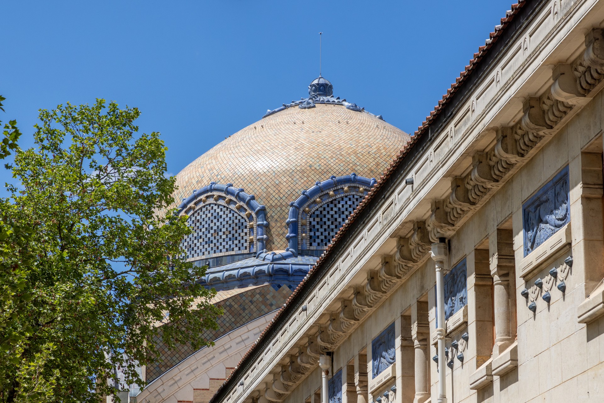 20240605-2138-Vichy_centre_thermal_les_domes.jpg
