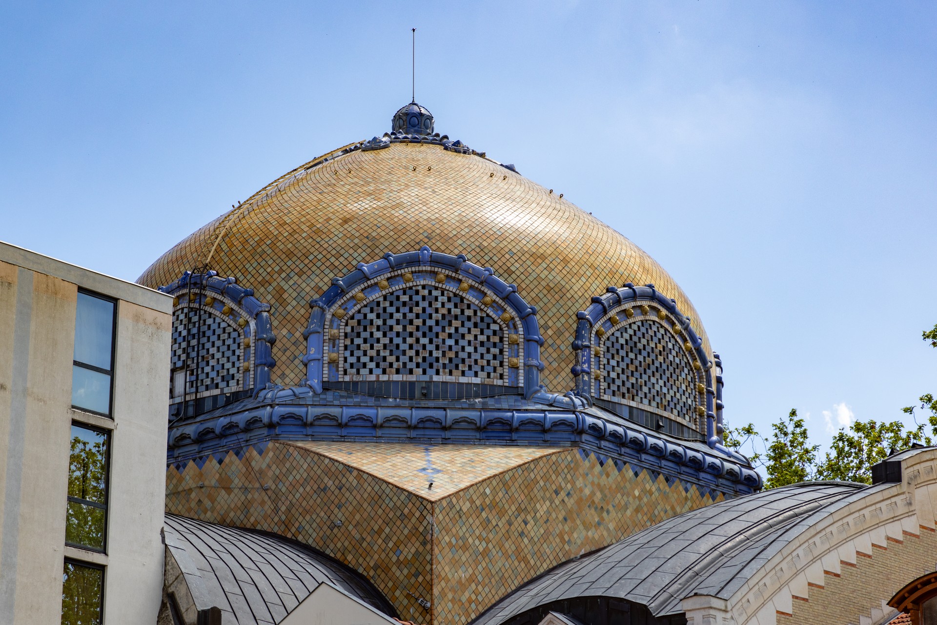 20240605-2143-Vichy_centre_thermal_les_domes.jpg